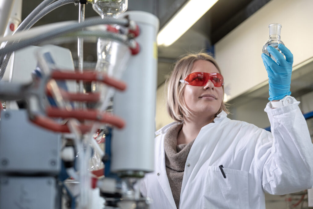 An innovative program in the chemistry of complex systems supported by industry